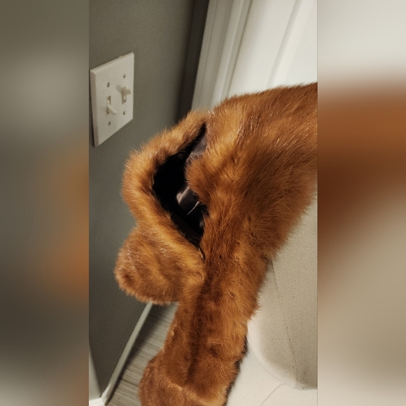 Luxurious Vintage Mink Stole - Picture 2 of 11